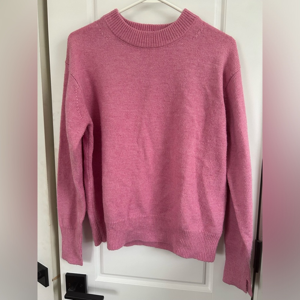 H&M pink crew neck sweater